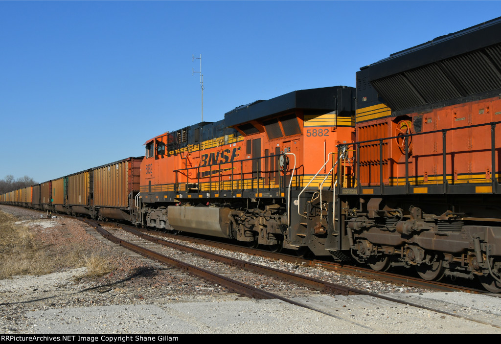 BNSF 5882 Roster shot